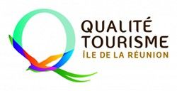 Label qualité tourisme Q vert avec paille en queue su Q